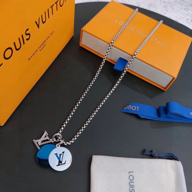 SmoothTexture Louis Vuitton Necklaces 250417