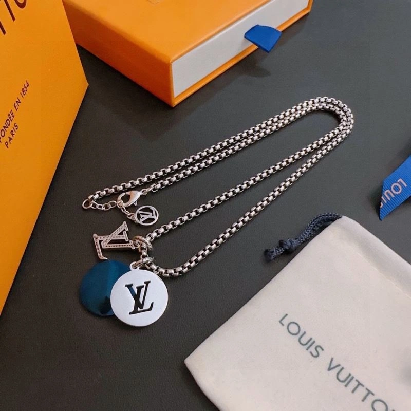 SmoothTexture Louis Vuitton Necklaces 250417