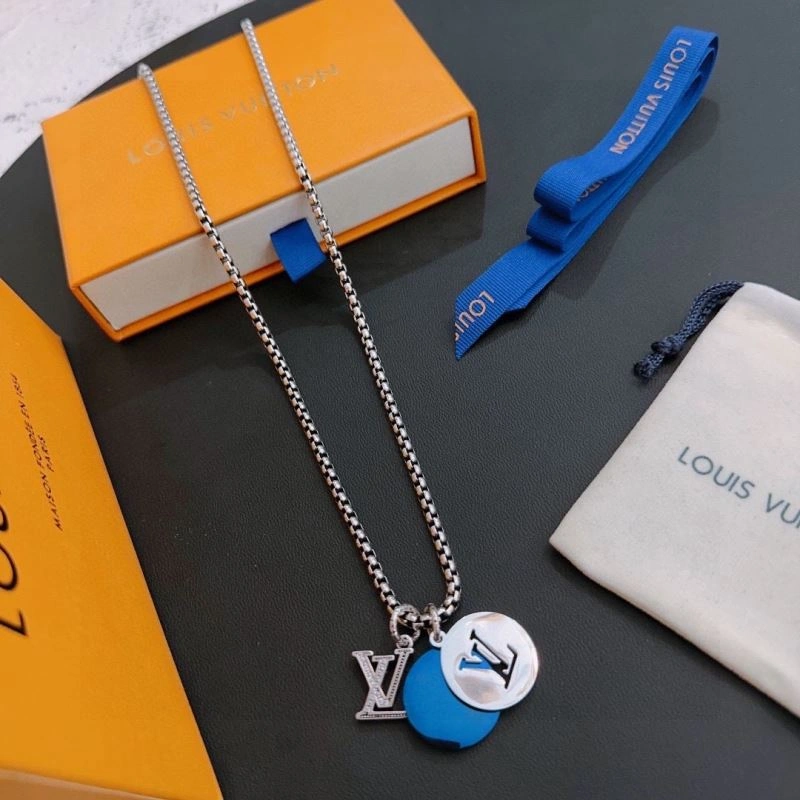 SmoothTexture Louis Vuitton Necklaces 250417