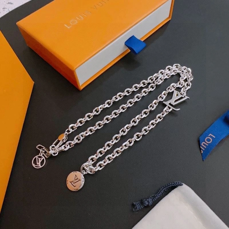 Louis Vuitton Necklaces Effortless 250425