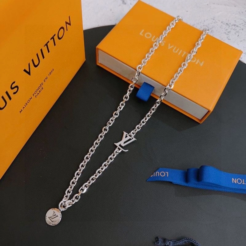 Louis Vuitton Necklaces Effortless 250425