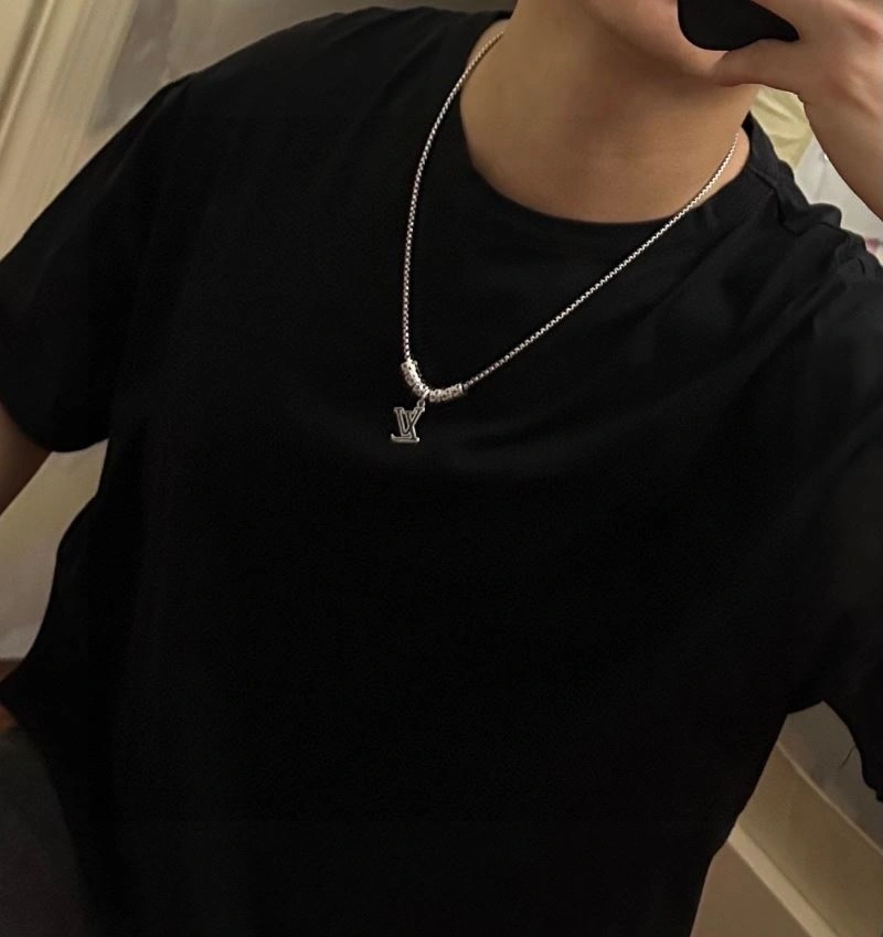 UrbanChic Louis Vuitton Necklaces 250410
