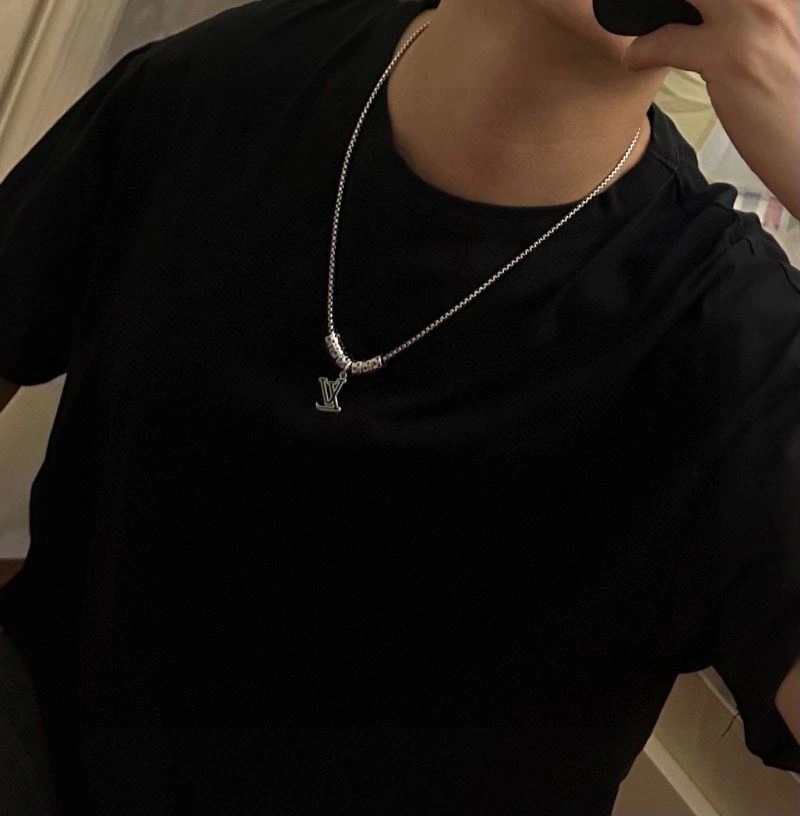 UrbanChic Louis Vuitton Necklaces 250410