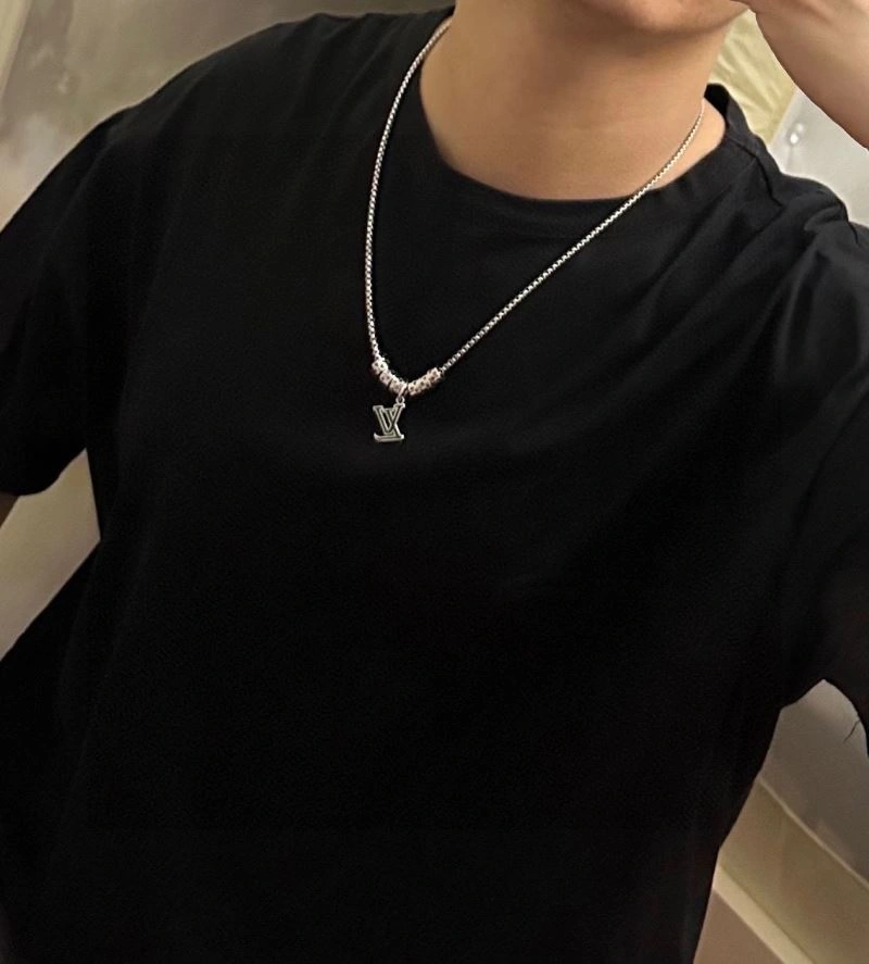 UrbanChic Louis Vuitton Necklaces 250410