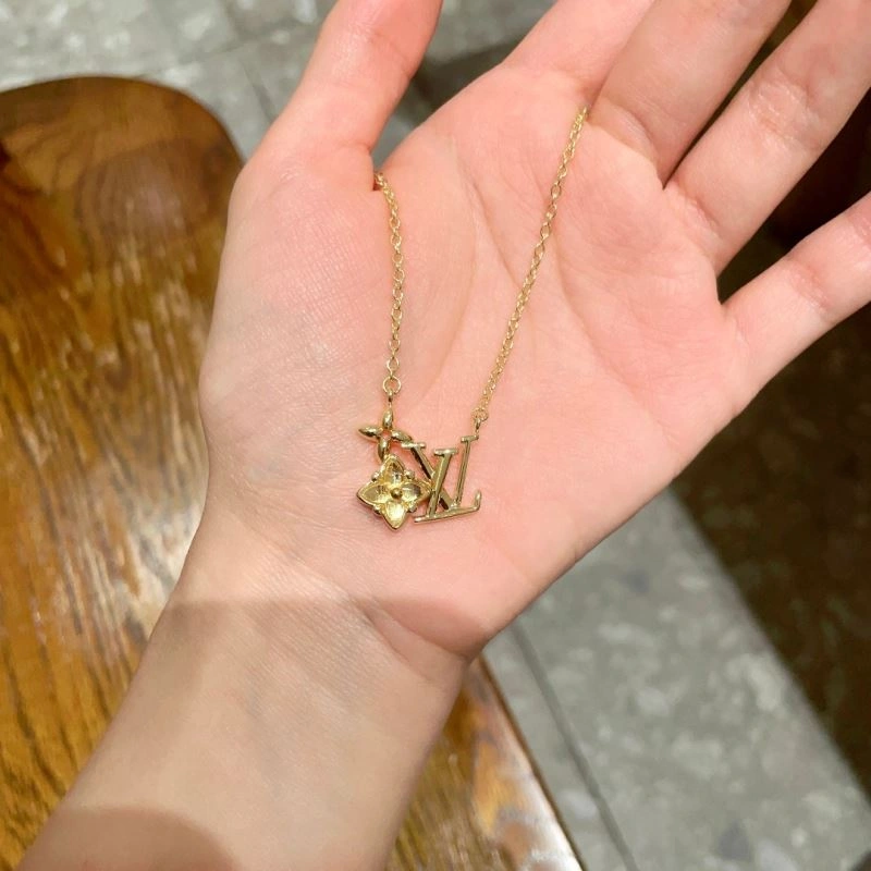 Bold Louis Vuitton Necklaces 250414