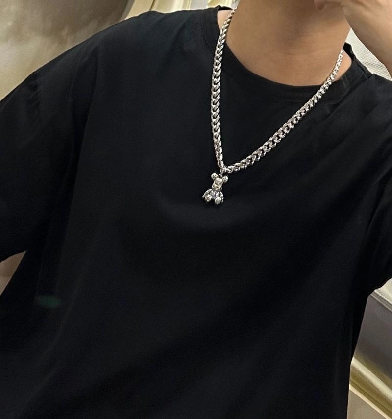 Louis Vuitton Necklaces Durable 250428