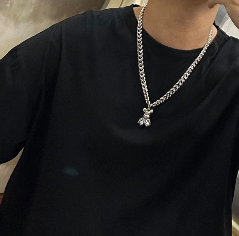 Louis Vuitton Necklaces Durable 250428