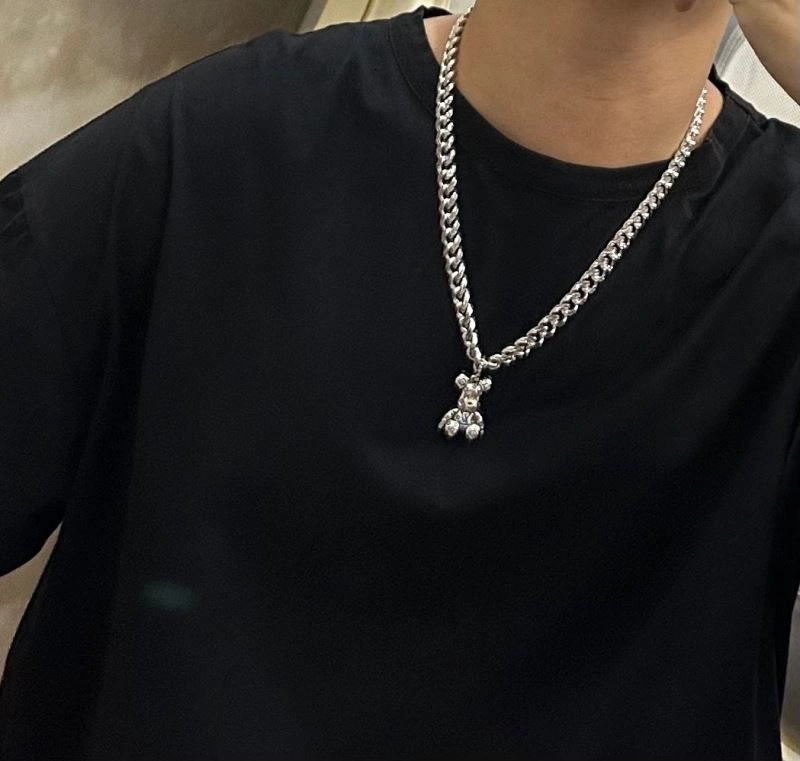 Louis Vuitton Necklaces Durable 250428