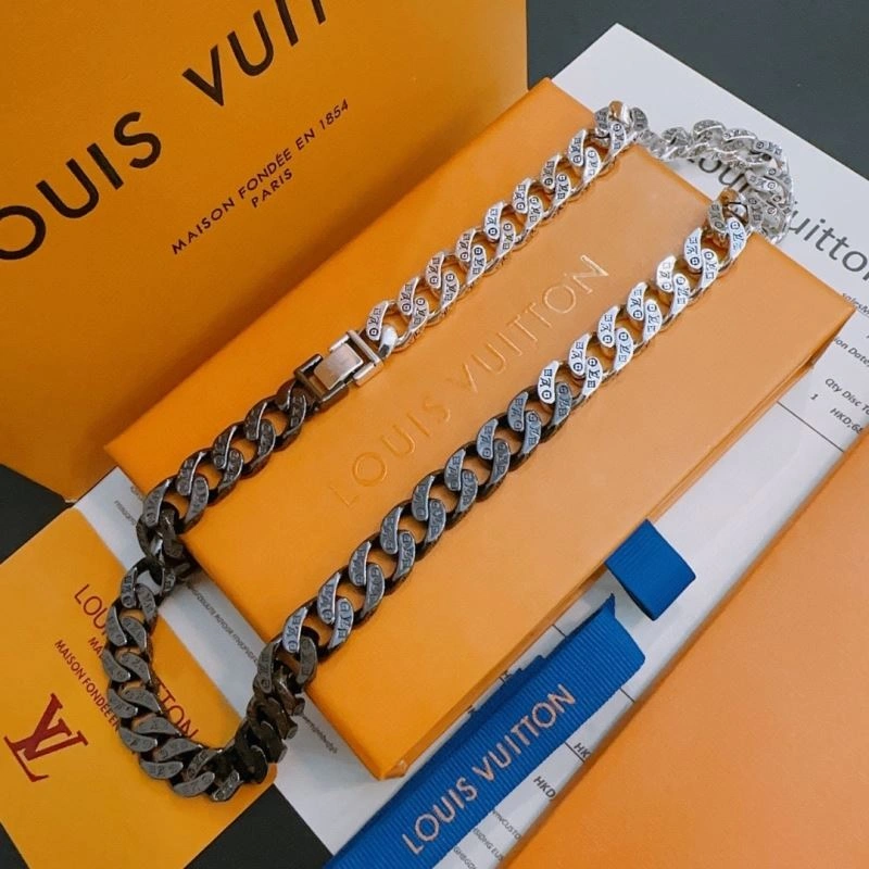 Louis Vuitton Necklaces Flexible 250423