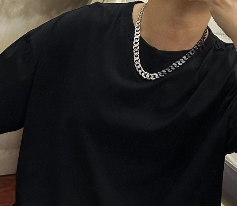Louis Vuitton Necklaces Flexible 250423