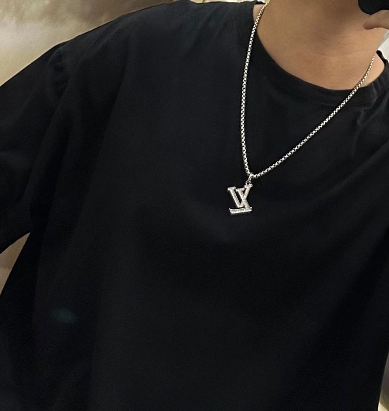 TimelessDesign Louis Vuitton Necklaces 250405