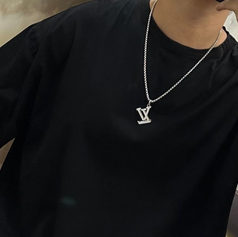 TimelessDesign Louis Vuitton Necklaces 250405