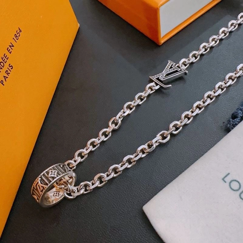 FastDry Louis Vuitton Necklaces 250403