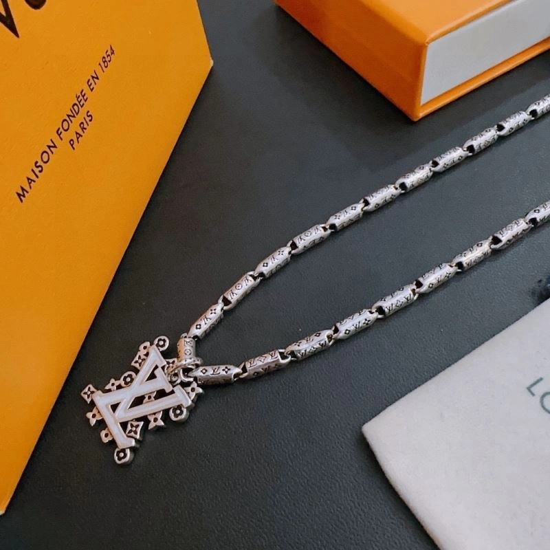 Louis Vuitton Necklaces Neat 250404