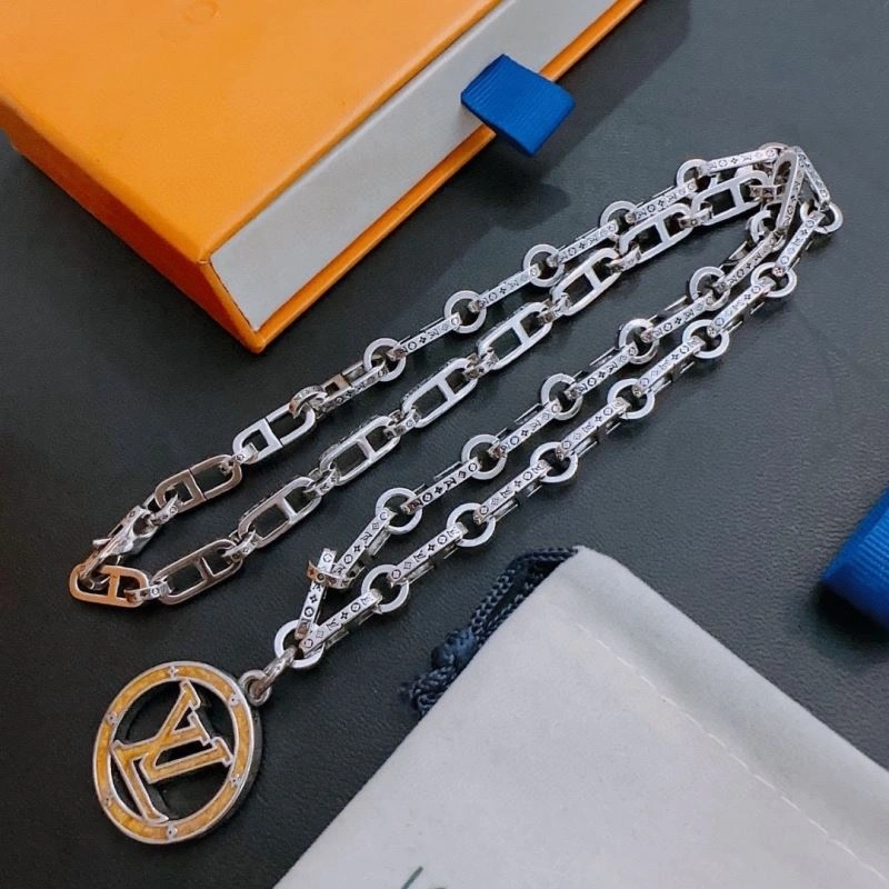 WrinkleFree Louis Vuitton Necklaces 250402