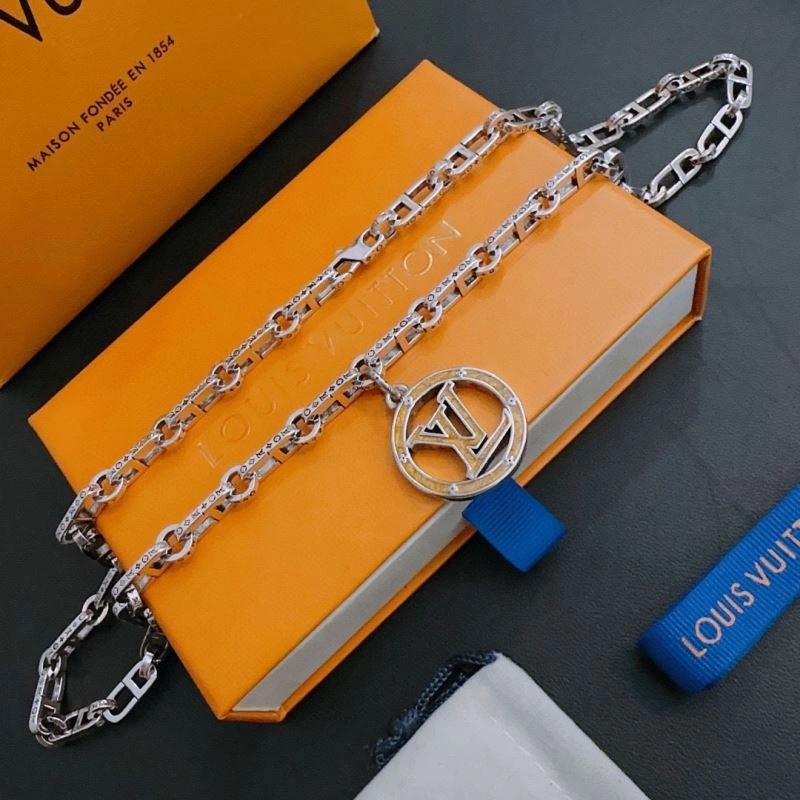 WrinkleFree Louis Vuitton Necklaces 250402