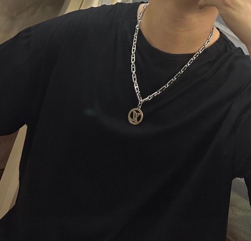 WrinkleFree Louis Vuitton Necklaces 250402