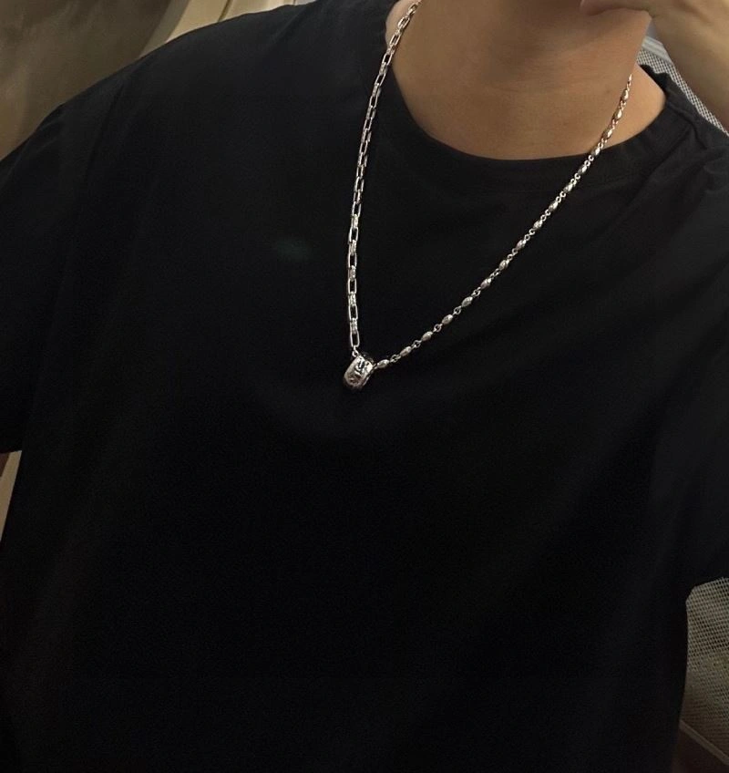 Louis Vuitton Necklaces UrbanStyle 250401