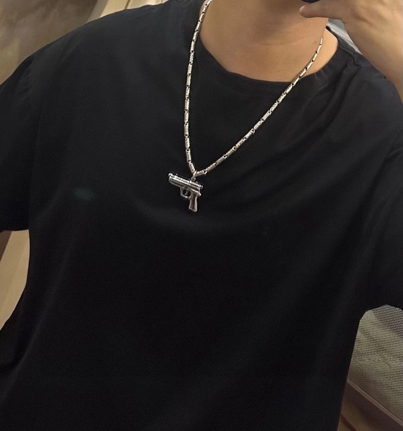 Stylish Louis Vuitton Necklaces 250398