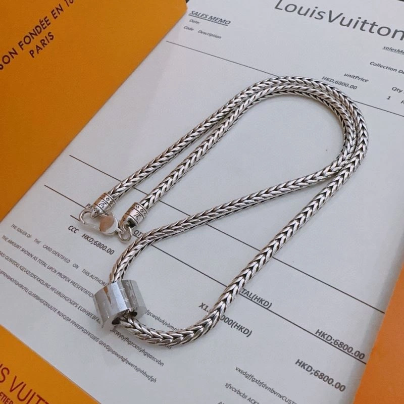 WellDesigned Louis Vuitton Necklaces 250394
