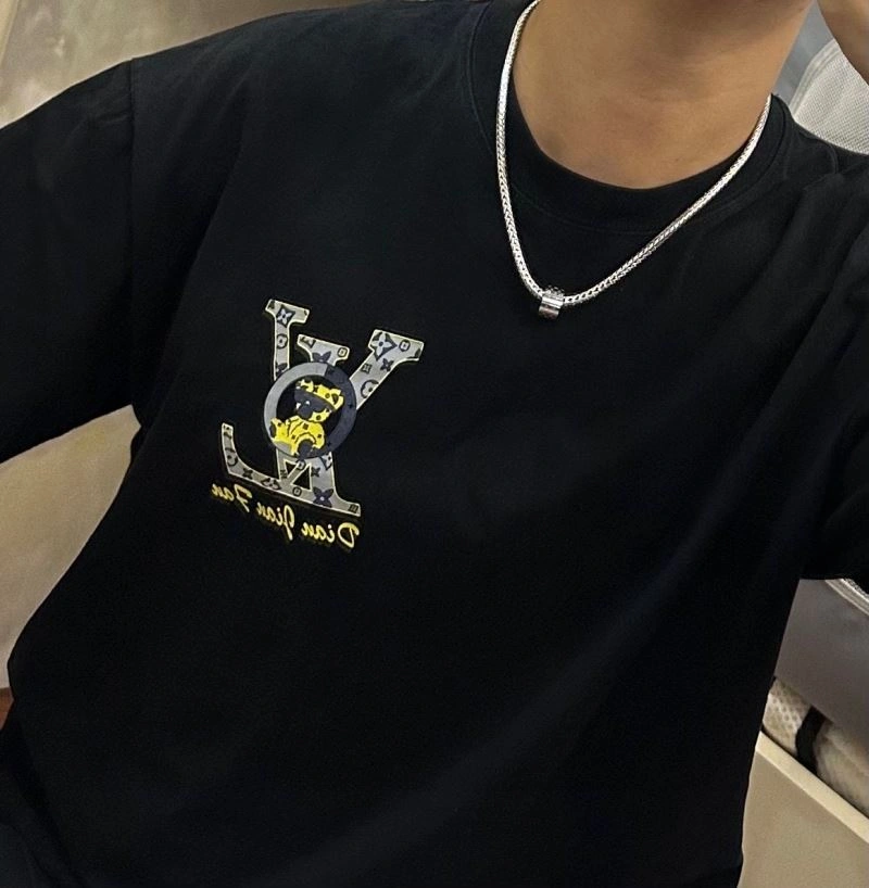 WellDesigned Louis Vuitton Necklaces 250394