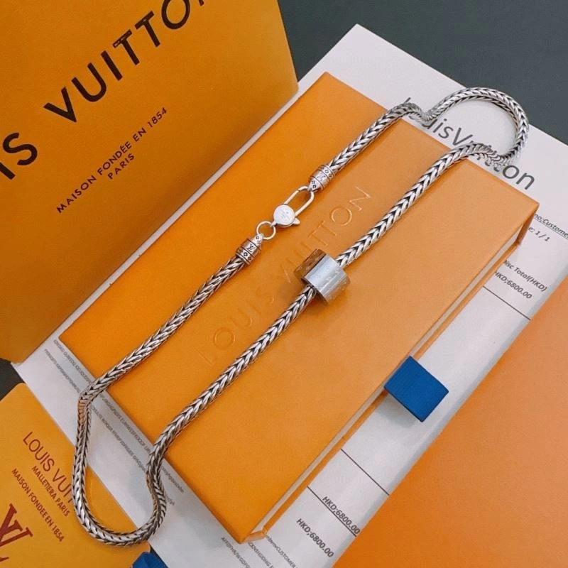 WellDesigned Louis Vuitton Necklaces 250394