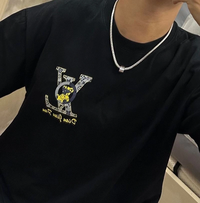 WellDesigned Louis Vuitton Necklaces 250394
