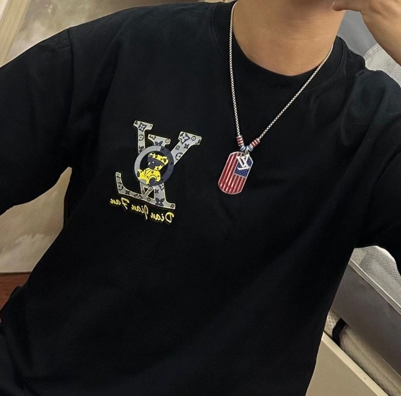 Modern Louis Vuitton Necklaces 250373