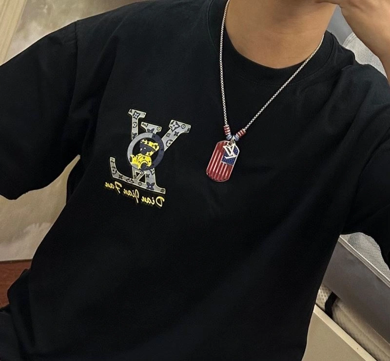 Modern Louis Vuitton Necklaces 250373
