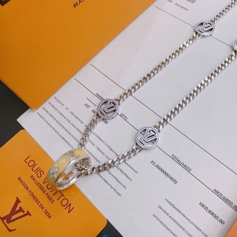 Louis Vuitton Necklaces Durable 250391