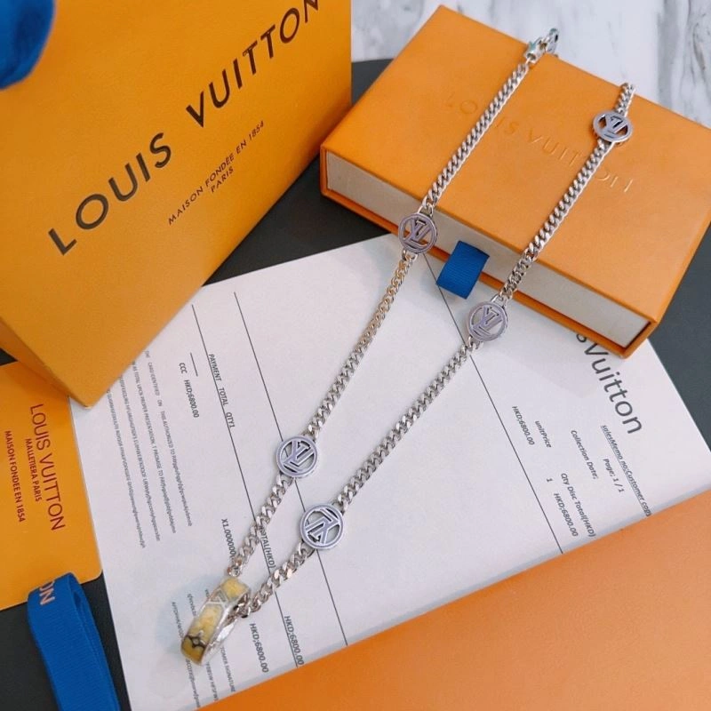 Louis Vuitton Necklaces Durable 250391
