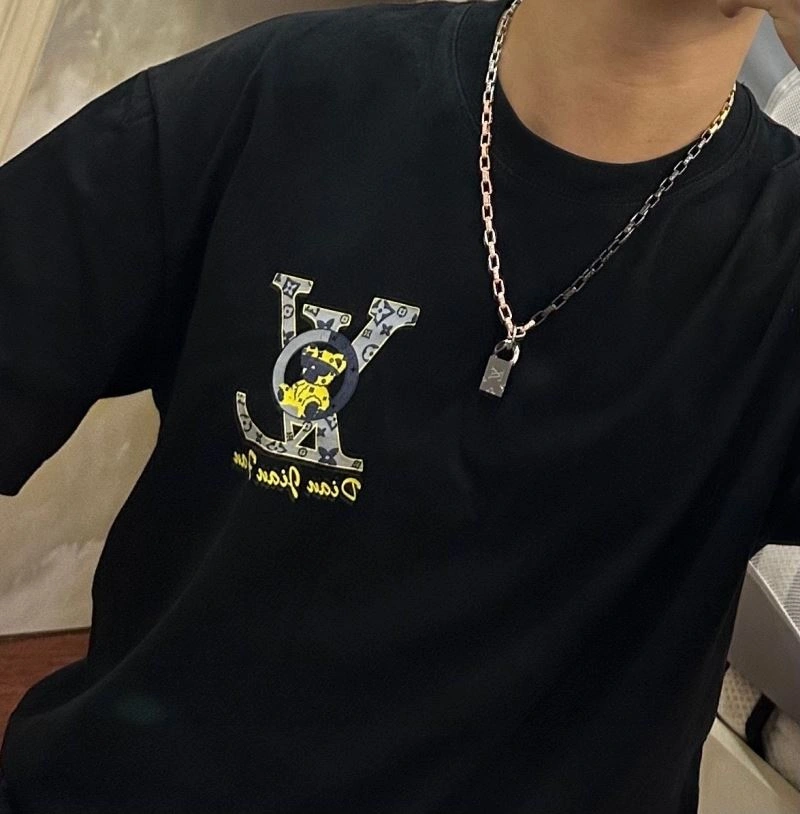 Stylish Louis Vuitton Necklaces 250371