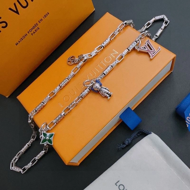 Tailored Louis Vuitton Necklaces 250375