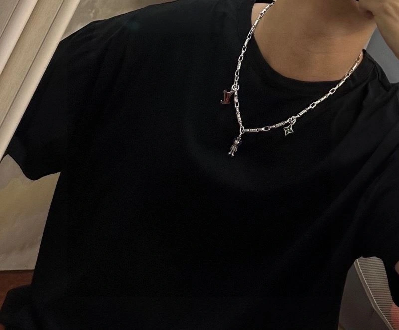 Tailored Louis Vuitton Necklaces 250375