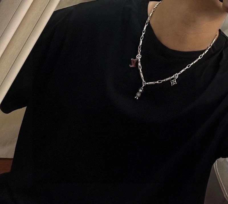 Tailored Louis Vuitton Necklaces 250375