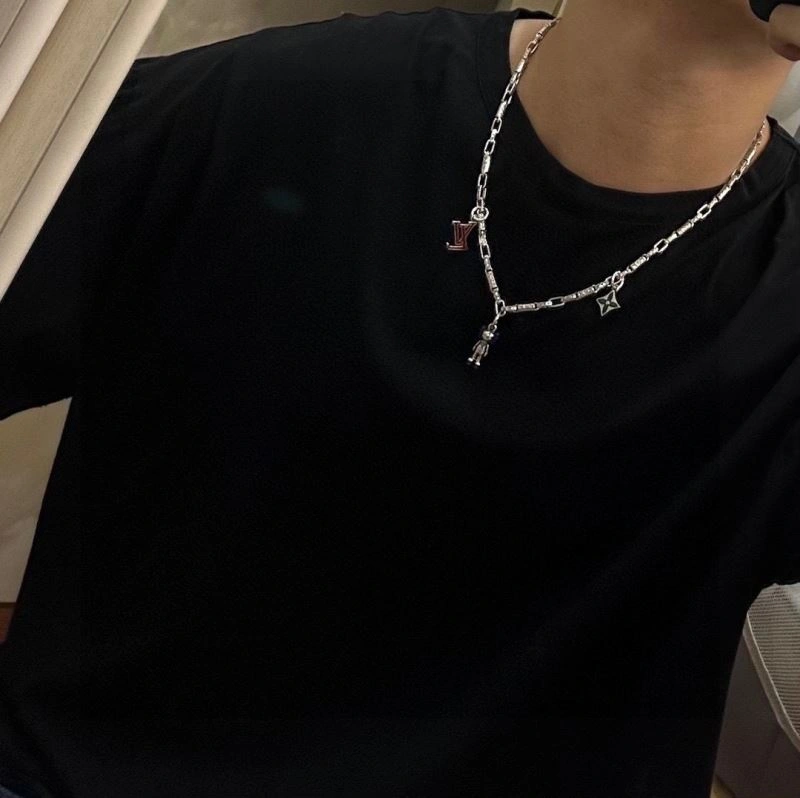 Tailored Louis Vuitton Necklaces 250375