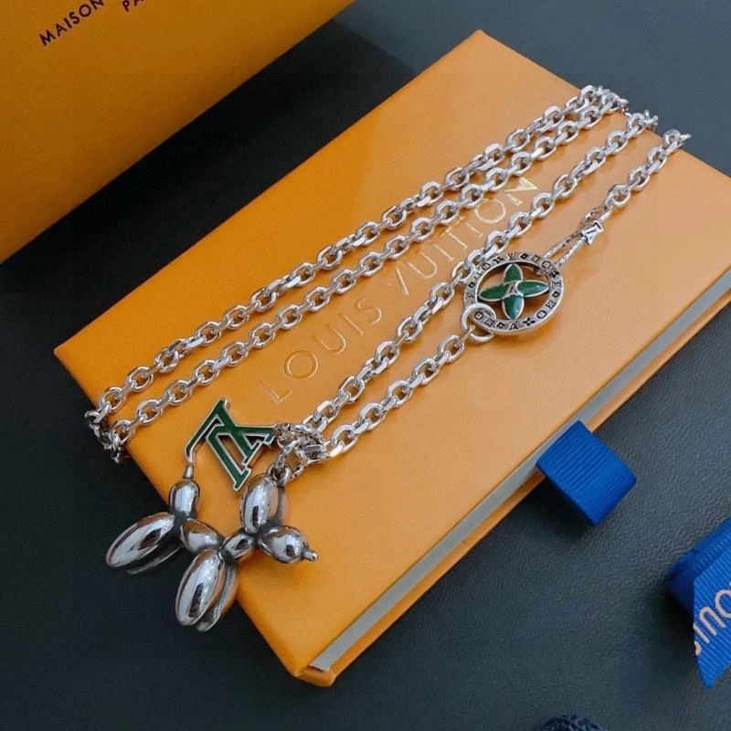 Compact Louis Vuitton Necklaces 250380