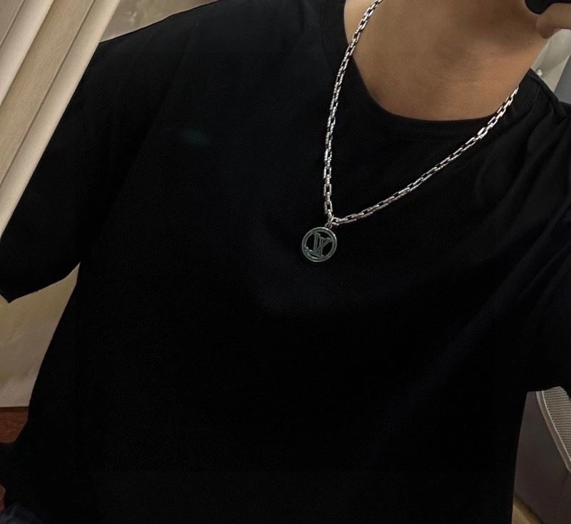 Louis Vuitton Necklaces Snug 250383