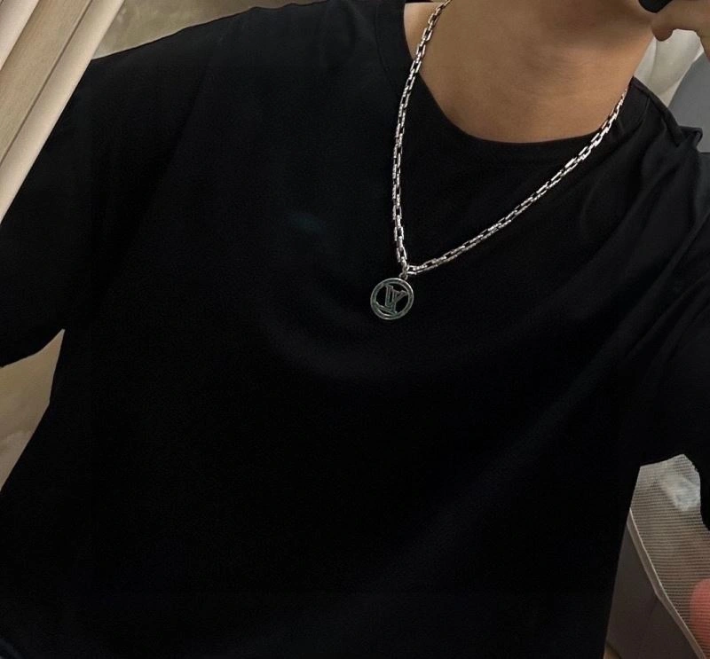 Louis Vuitton Necklaces Snug 250383