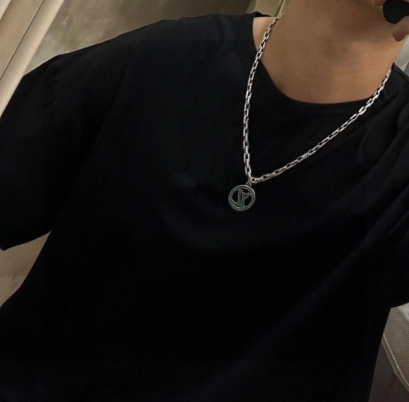 Louis Vuitton Necklaces Snug 250383