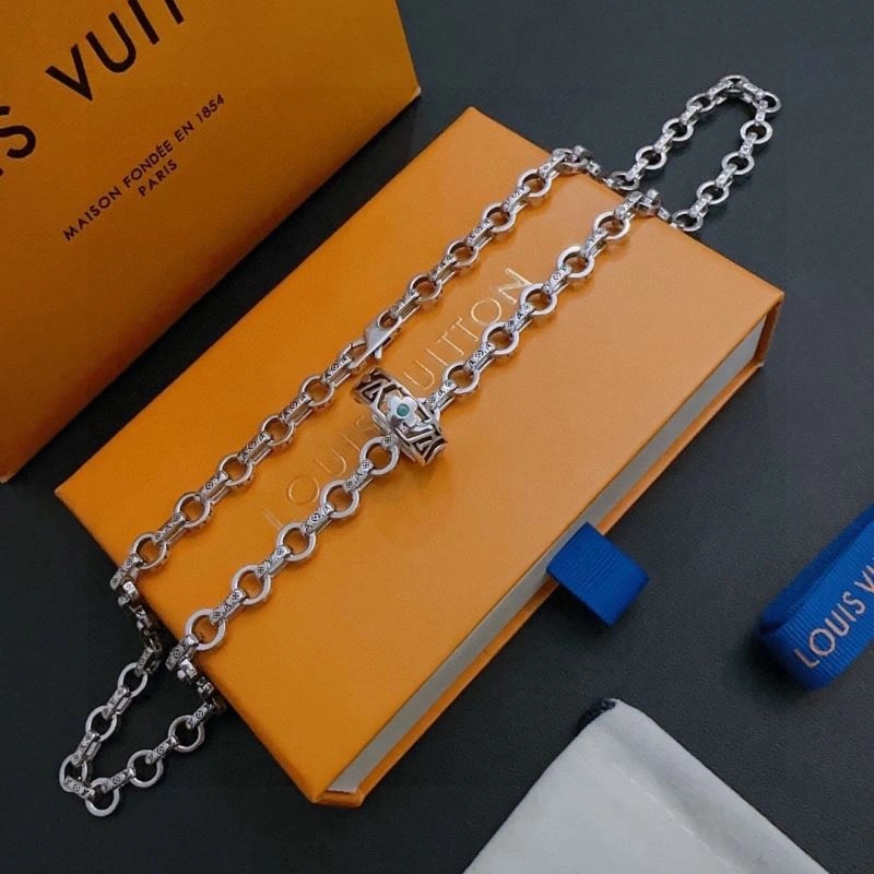 Unisex Louis Vuitton Necklaces 250388