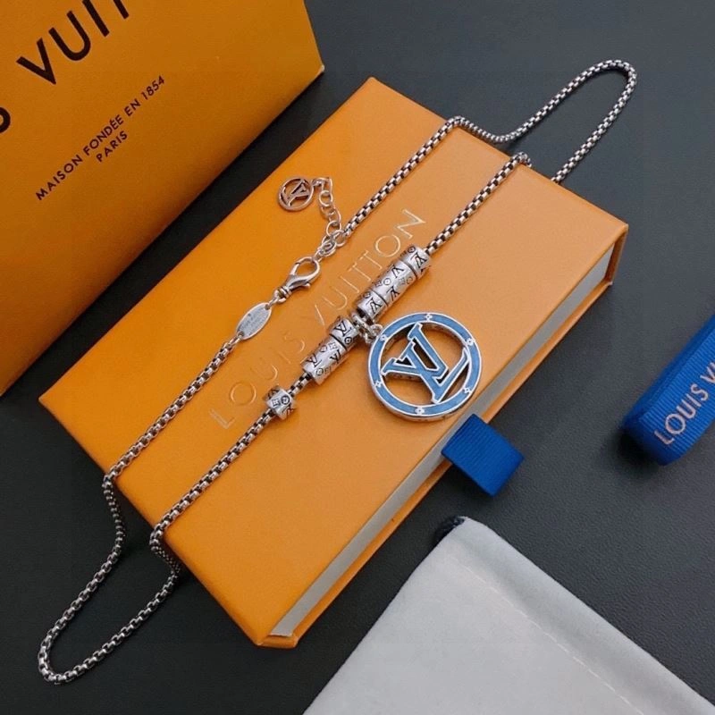 Neat Louis Vuitton Necklaces 250374