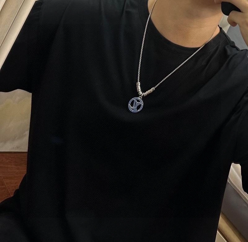 Neat Louis Vuitton Necklaces 250374