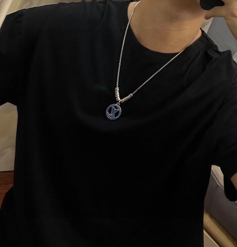 Neat Louis Vuitton Necklaces 250374