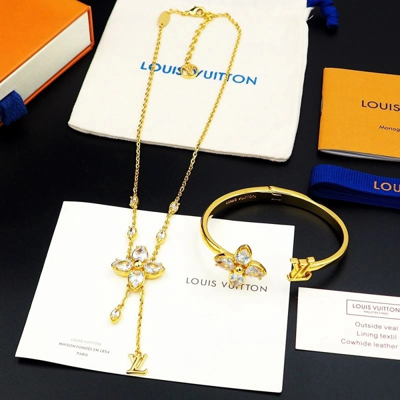 Flexible Louis Vuitton Necklaces 250393