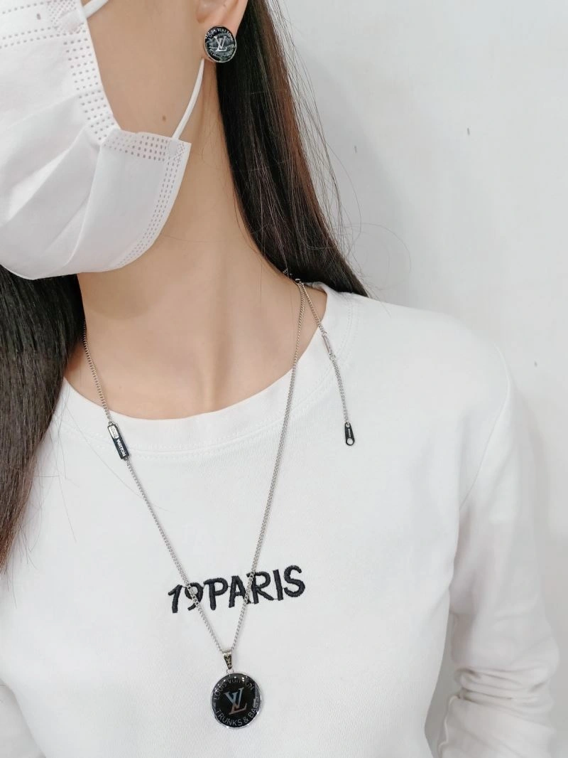 Louis Vuitton Necklaces Lightweight 250376