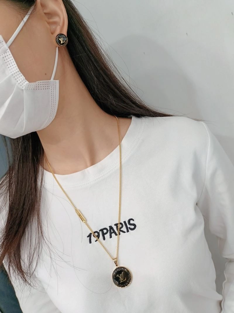 Louis Vuitton Necklaces Lightweight 250376