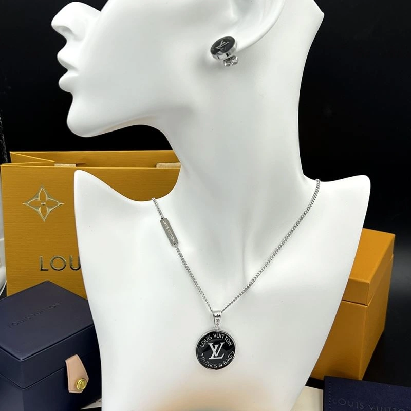 Louis Vuitton Necklaces Lightweight 250376