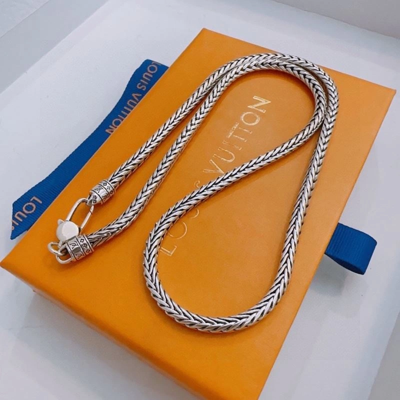 Chic Louis Vuitton Necklaces 250379
