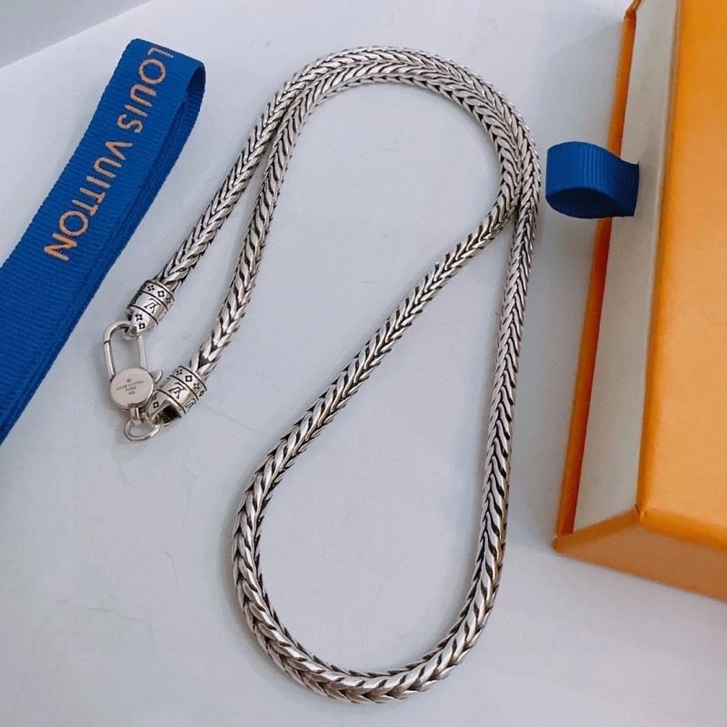Chic Louis Vuitton Necklaces 250379